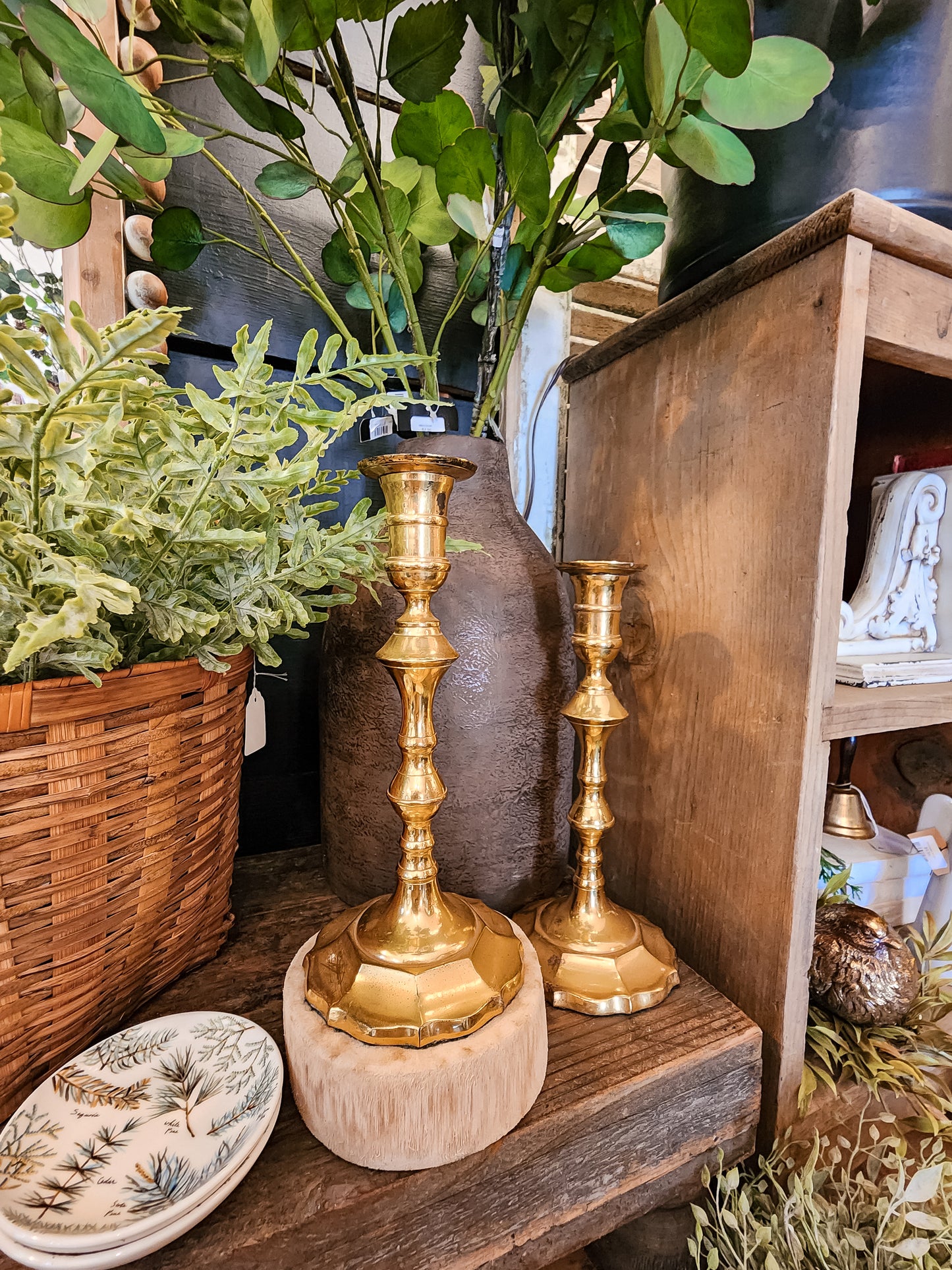 Set of two gold candle sticks
