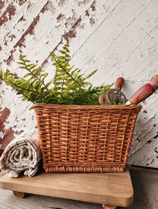 Short Basket With Handle