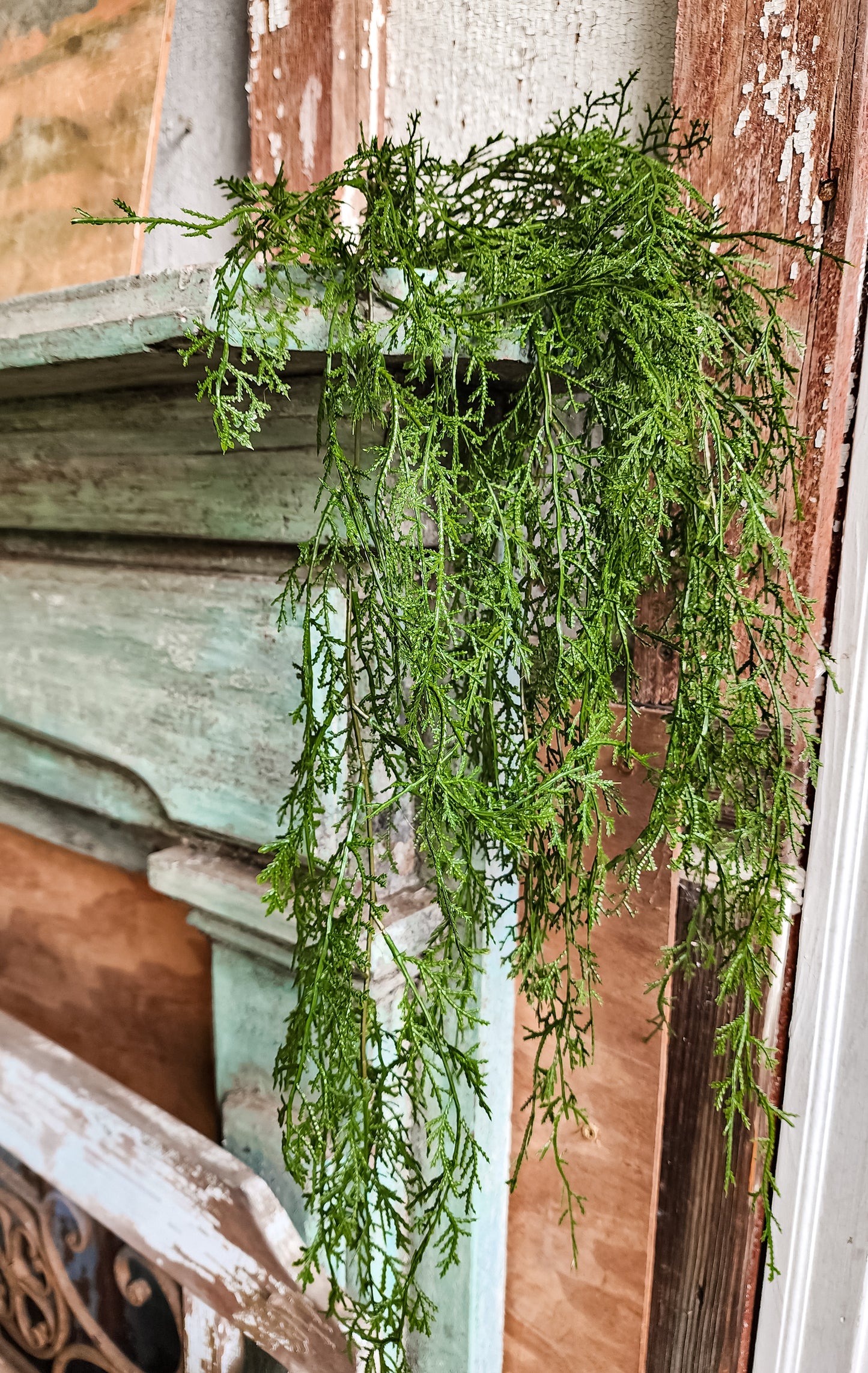 Mini Wispy Cedar Dangling Spray