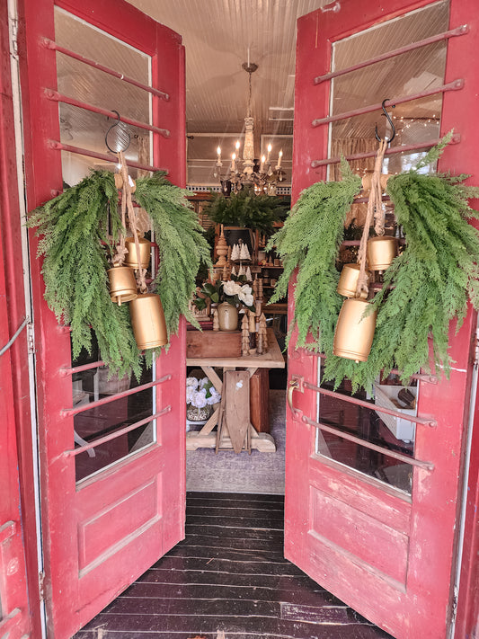 Draping Arbor Wreath With Jute Hanger