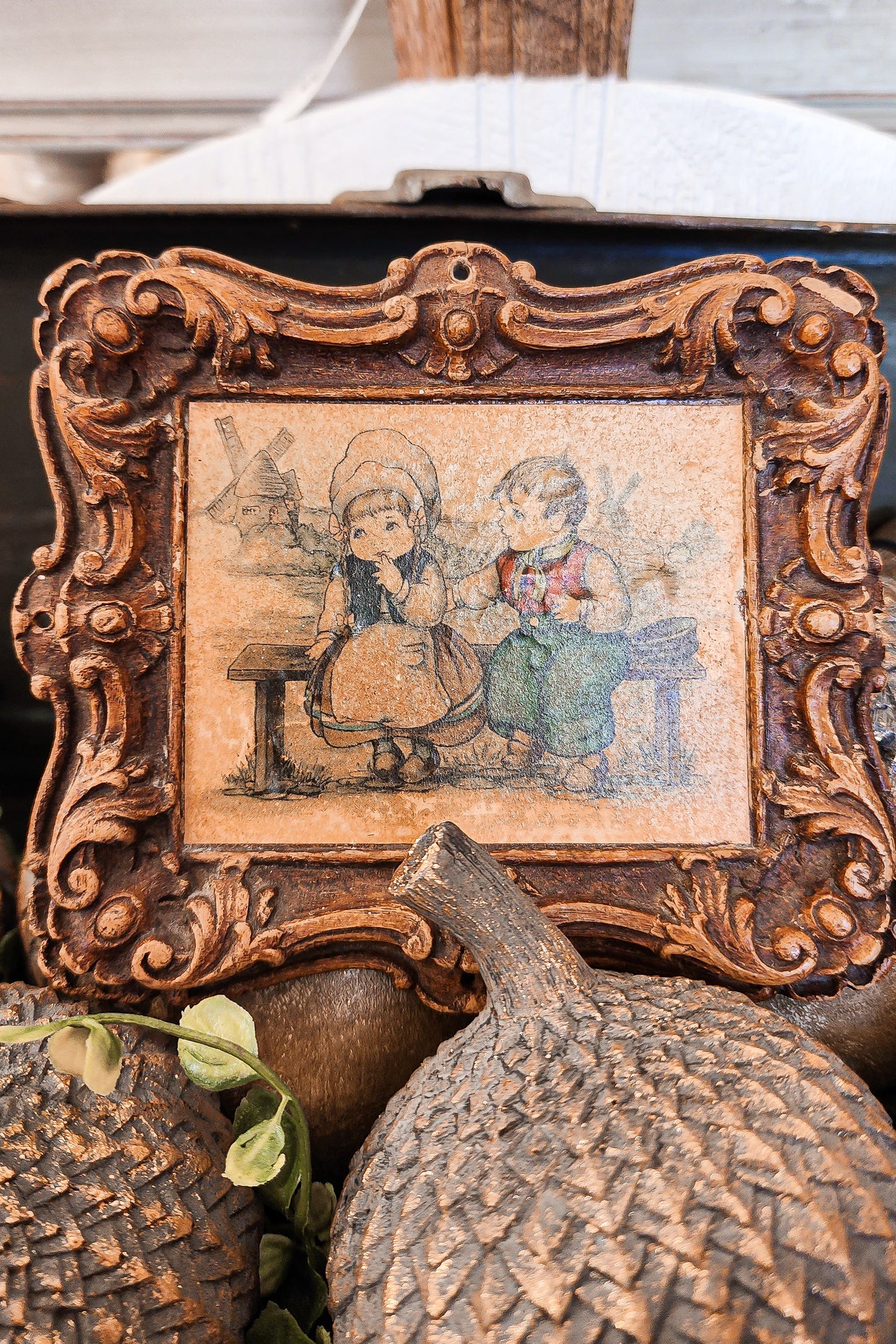 Small Detailed Frame with Dutch Children